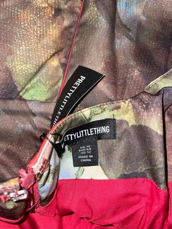 PrettyLittleThing Multicolor Floral Print Dress Structured Romantic Red Roses - Picture 2 of 6